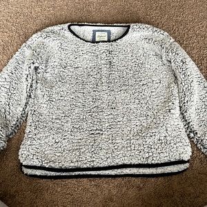 Super fuzzy and comfortable sweater! Perfect for many occasions!